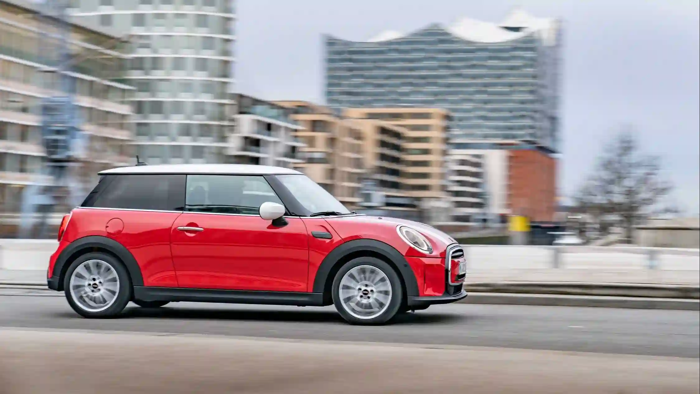 Старт продаж новых хэтчбеков MINI 3 двери и MINI 5 дверей