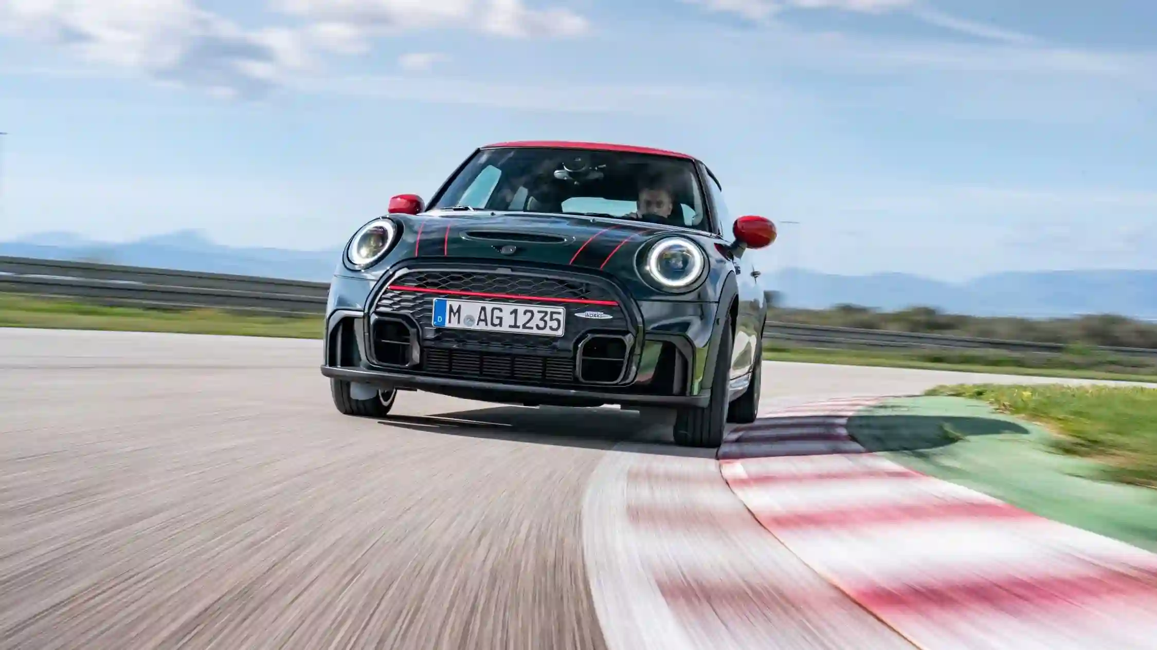Новый MINI John Cooper Works