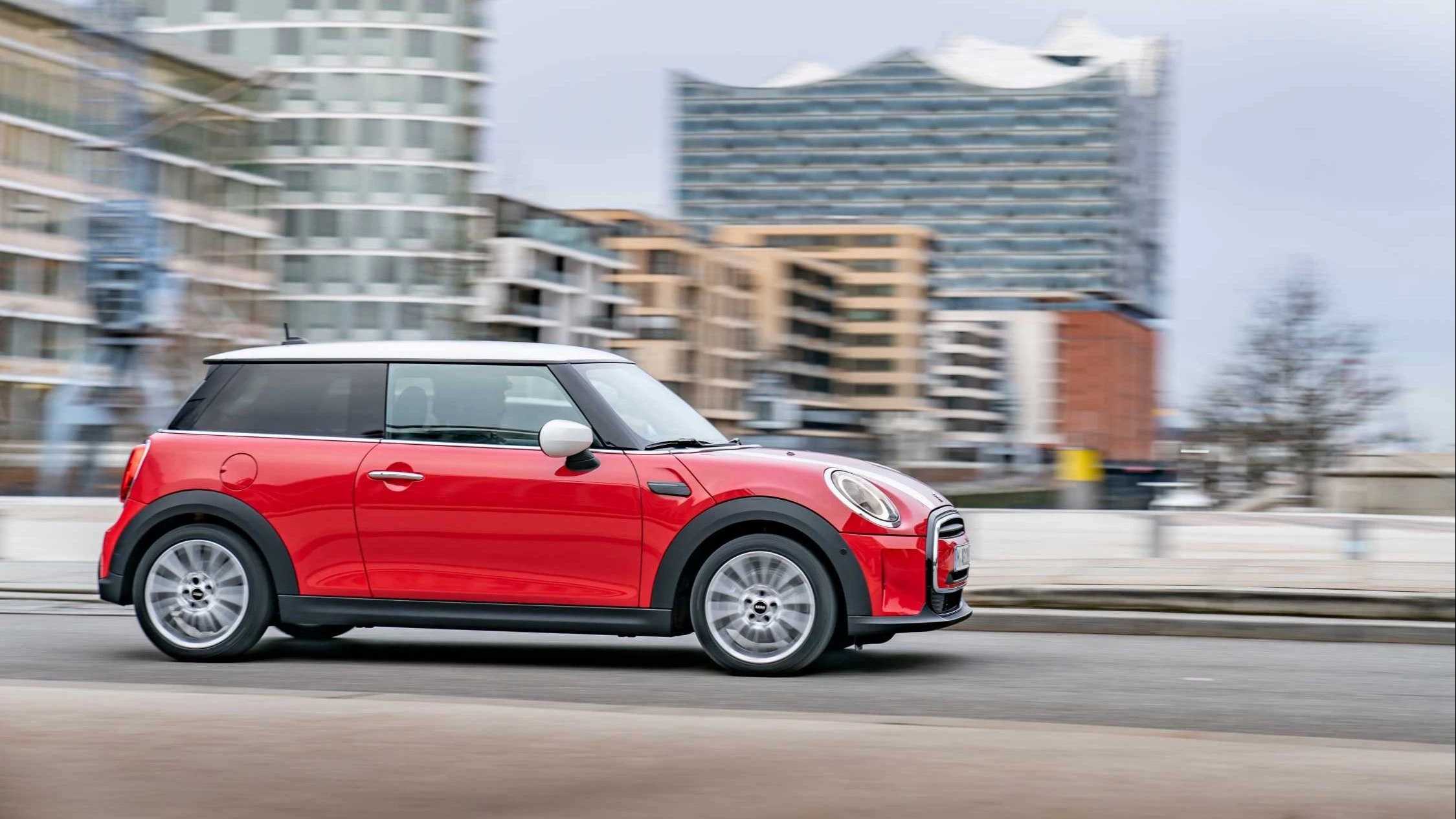 Старт продаж новых хэтчбеков MINI 3 двери и MINI 5 дверей