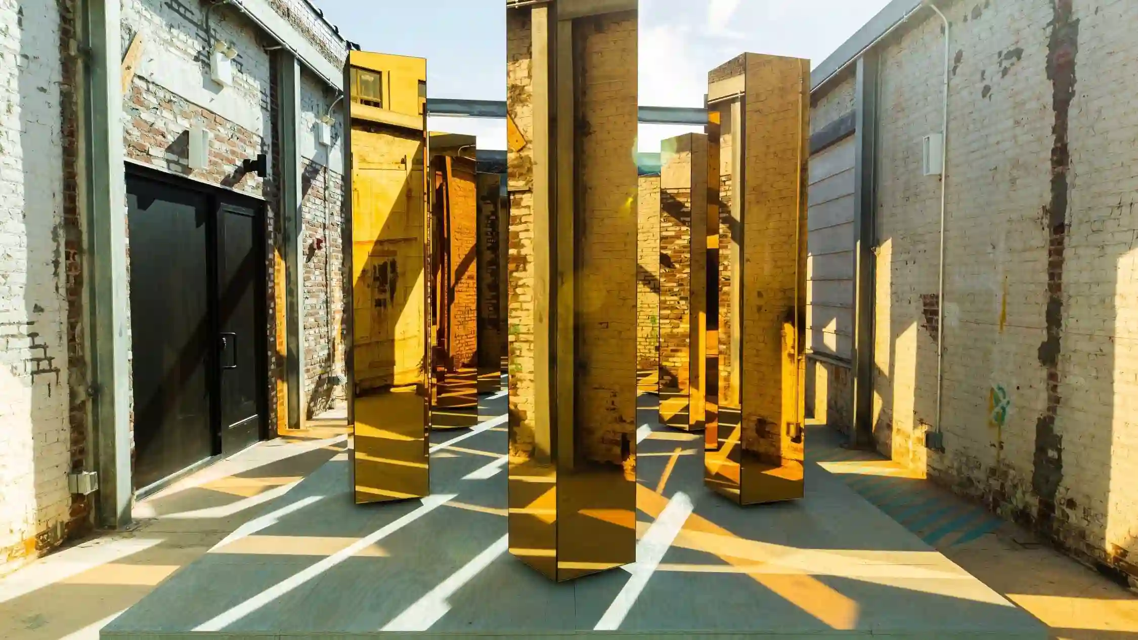 «Дух города»: MINI и United Visual Artists представляют уникальную инсталляцию в креативном пространстве A/D/O
